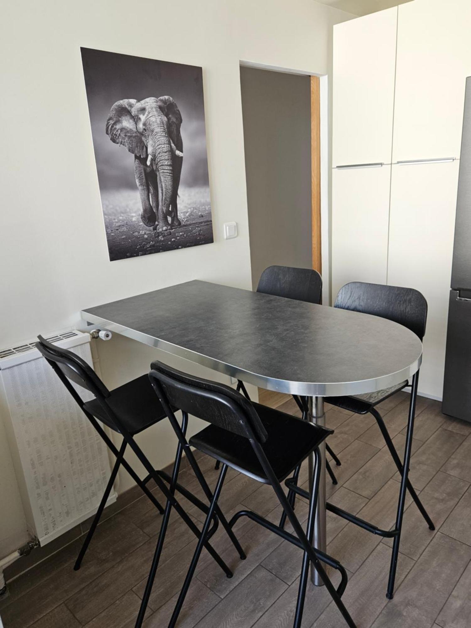 Chambre En Colocation Fille, Proche Mer, Climatisation Toulon Luaran gambar
