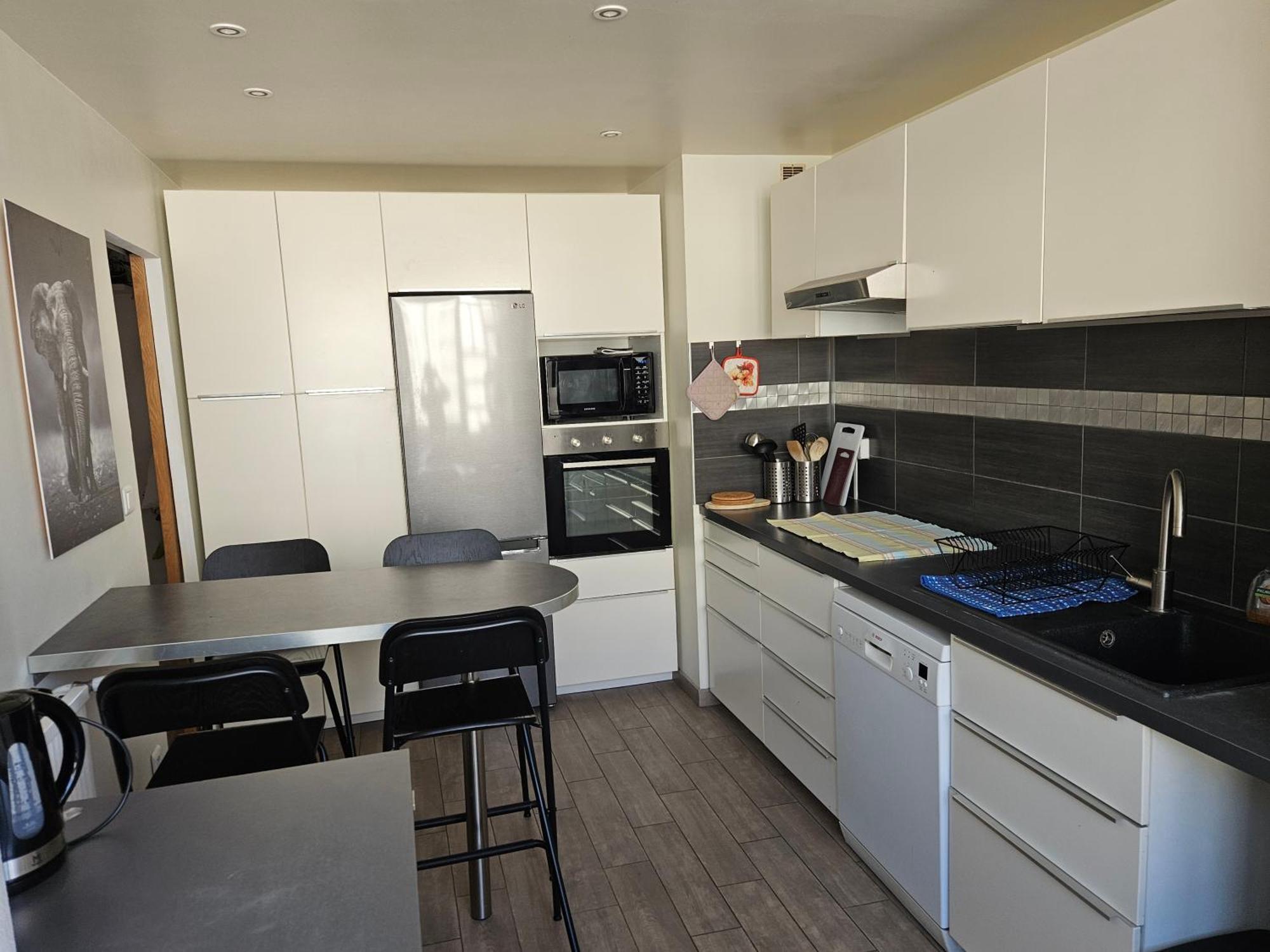 Chambre En Colocation Fille, Proche Mer, Climatisation Toulon Luaran gambar