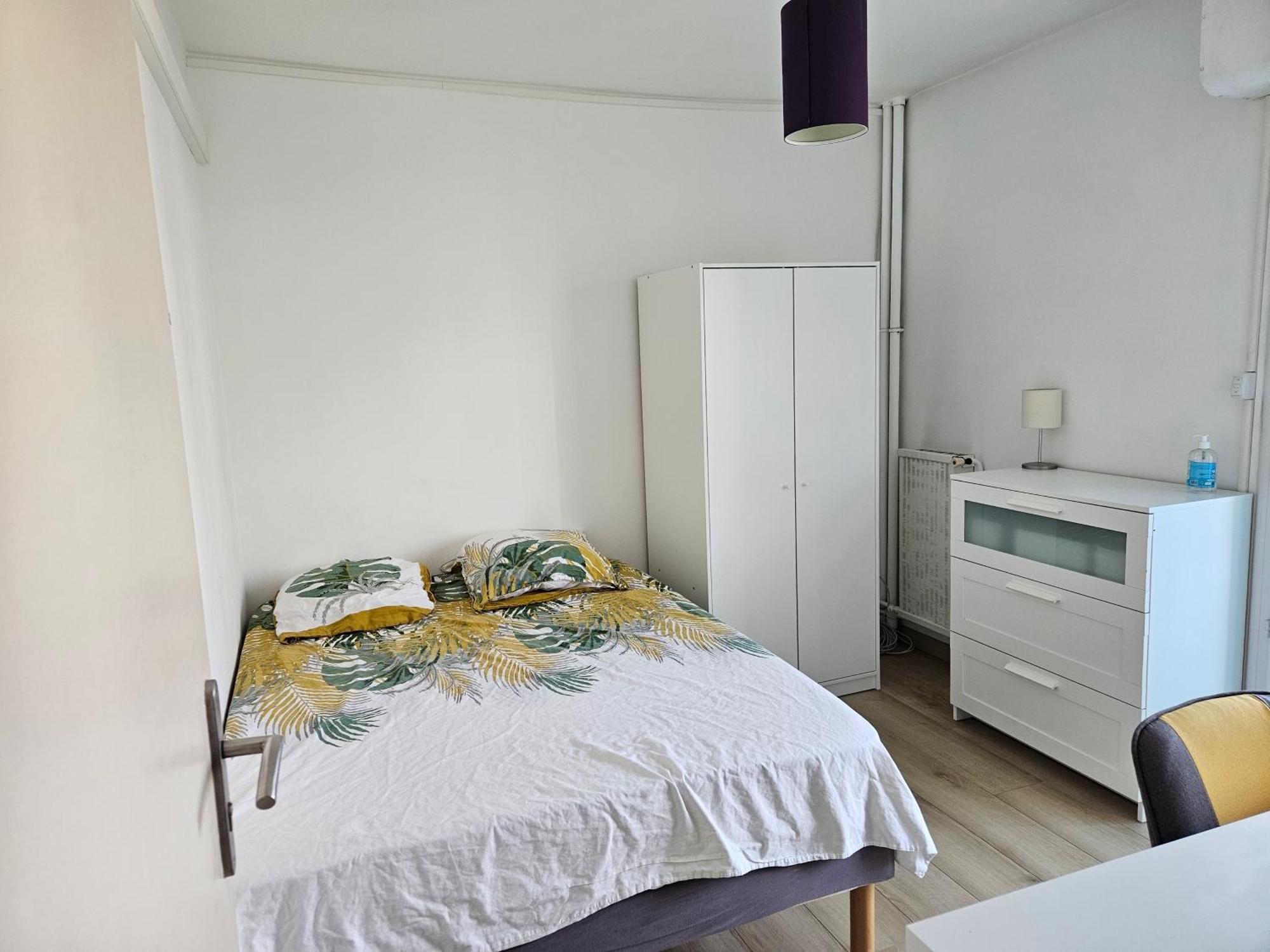 Chambre En Colocation Fille, Proche Mer, Climatisation Toulon Luaran gambar